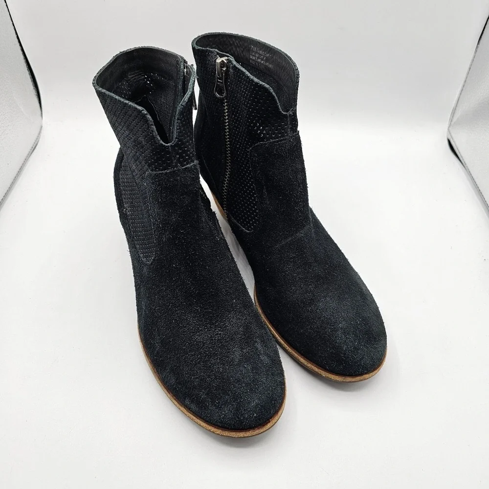 Kork-Ease Boots Womens 7.5 Black Suede Sherrill Perforated Ankle Bootie Heel Zip